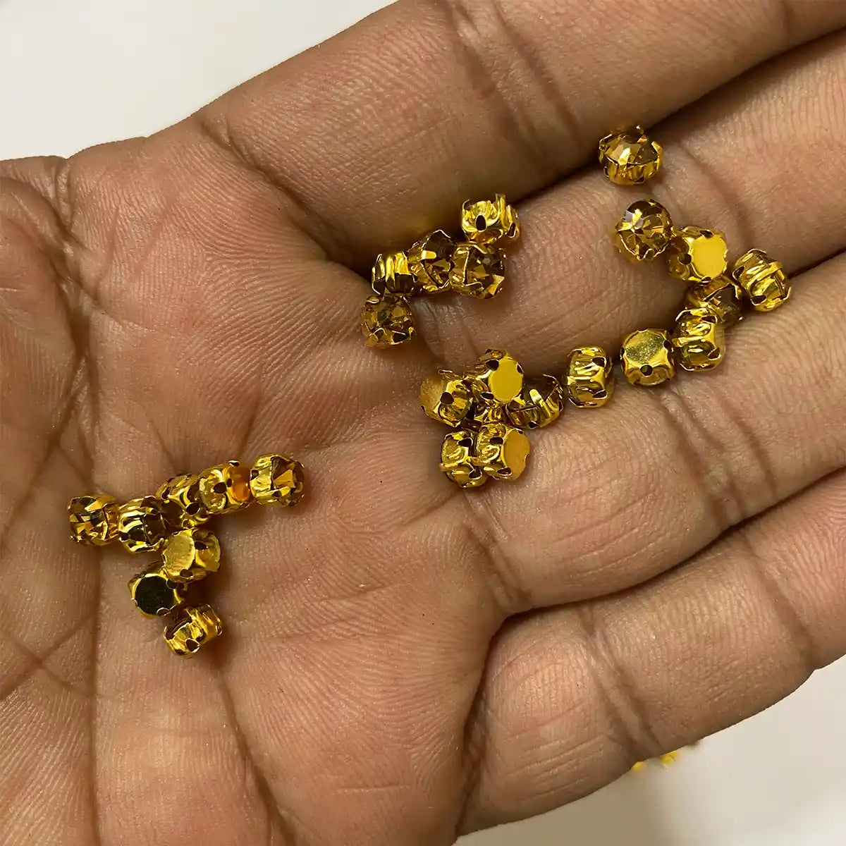 5mm Round Clip Stone Gold Color with Catcher (10grams)