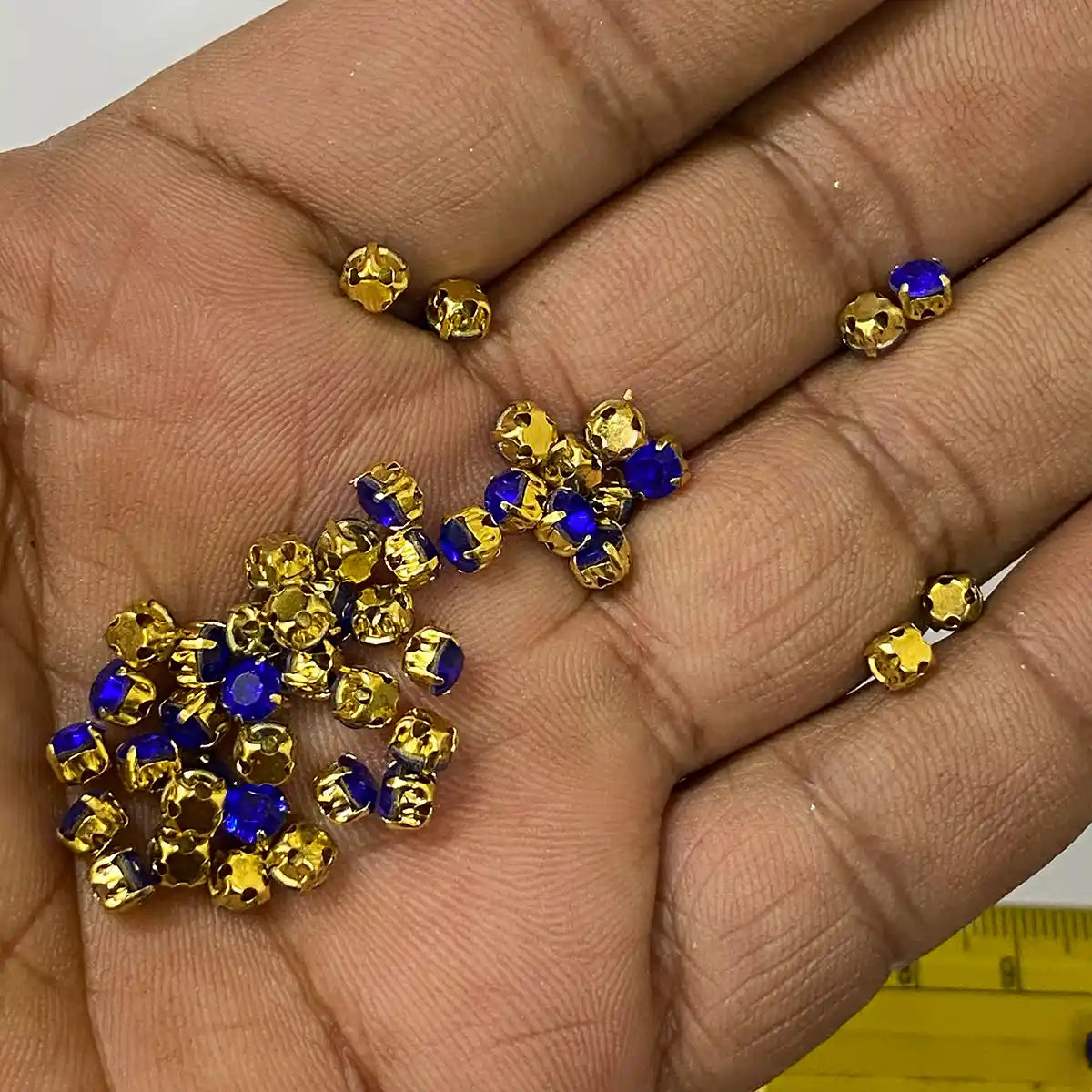 4mm Round Clip Stone with Gold Catcher (10grams)