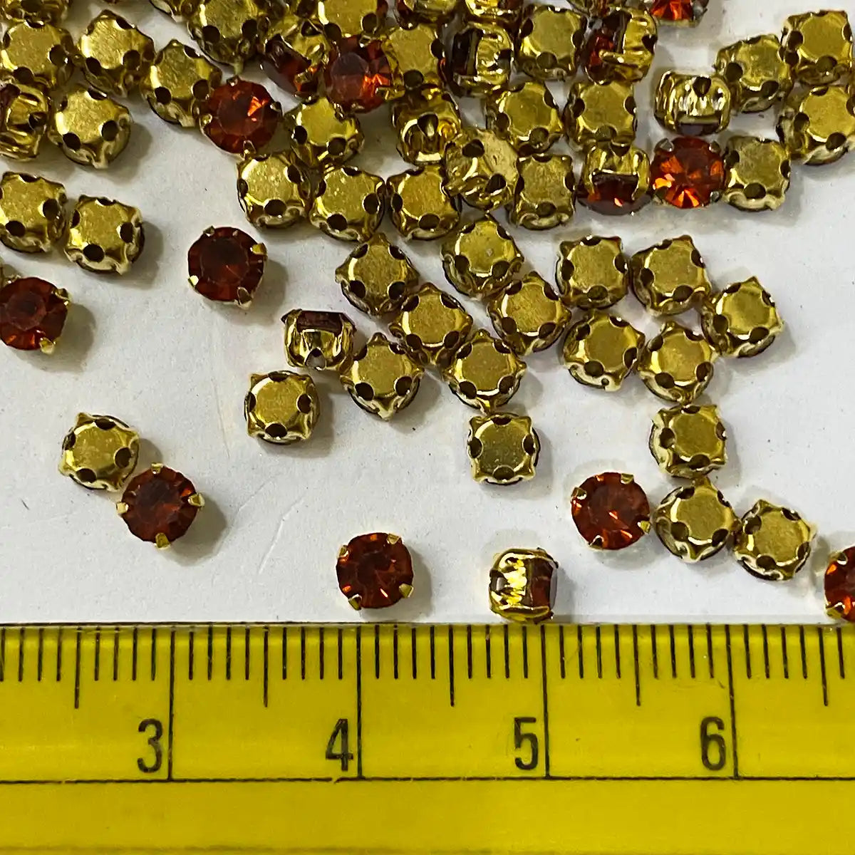4mm Round Clip Stone with Gold Catcher (10grams)