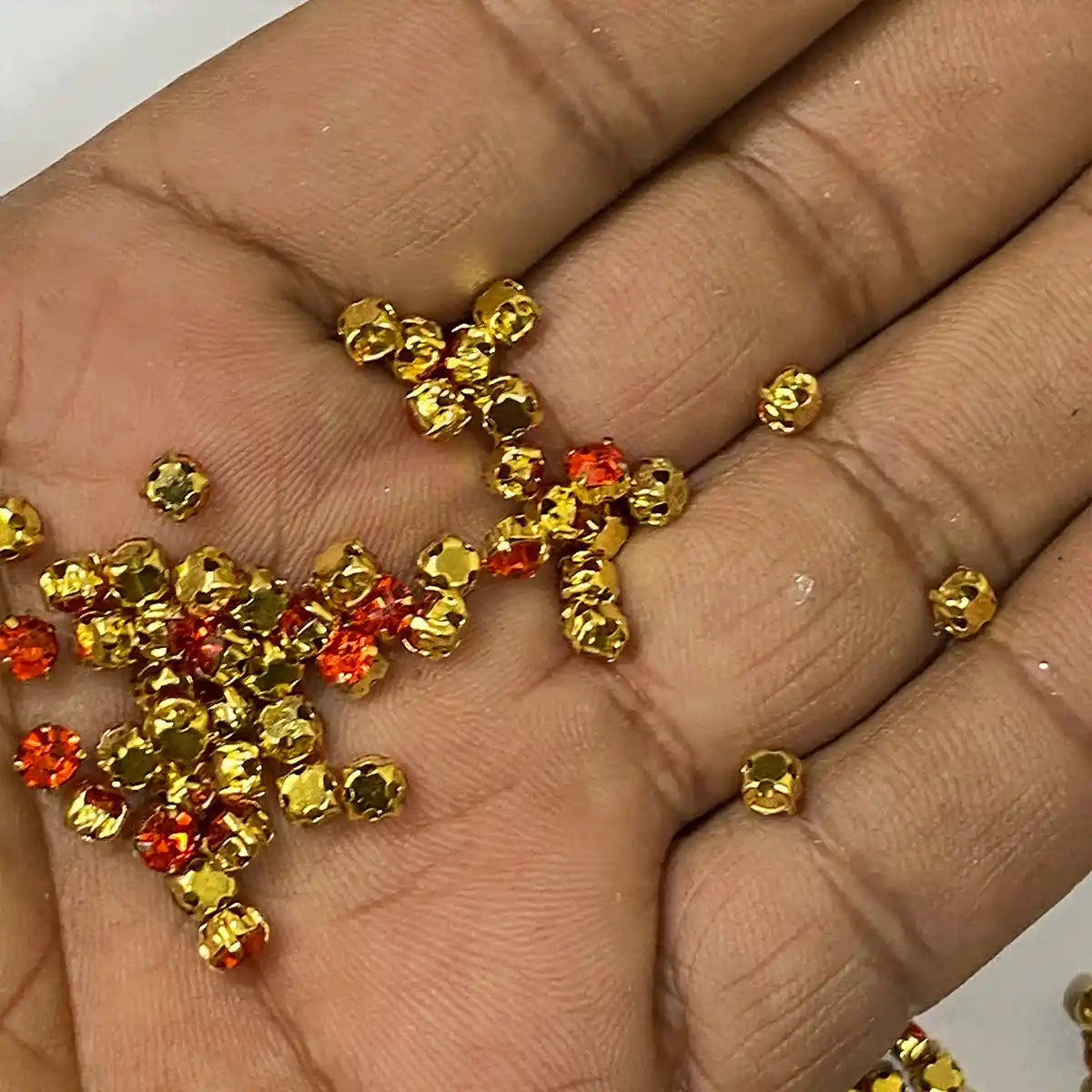 4mm Round Clip Stone with Gold Catcher (10grams)