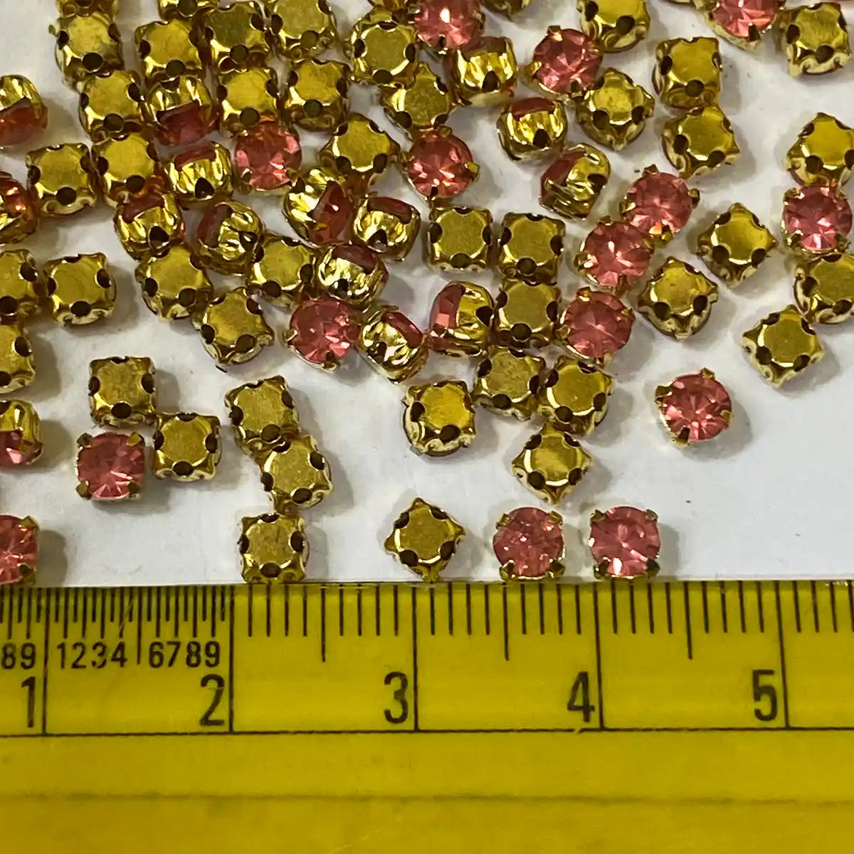 4mm Round Clip Stone with Gold Catcher (10grams)