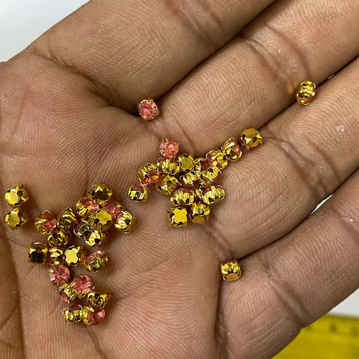 4mm Round Clip Stone with Gold Catcher (10grams)