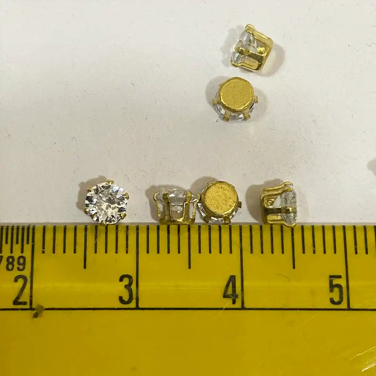 AD Clip Stone - 4mm Round Shape - Pack of 24pcs