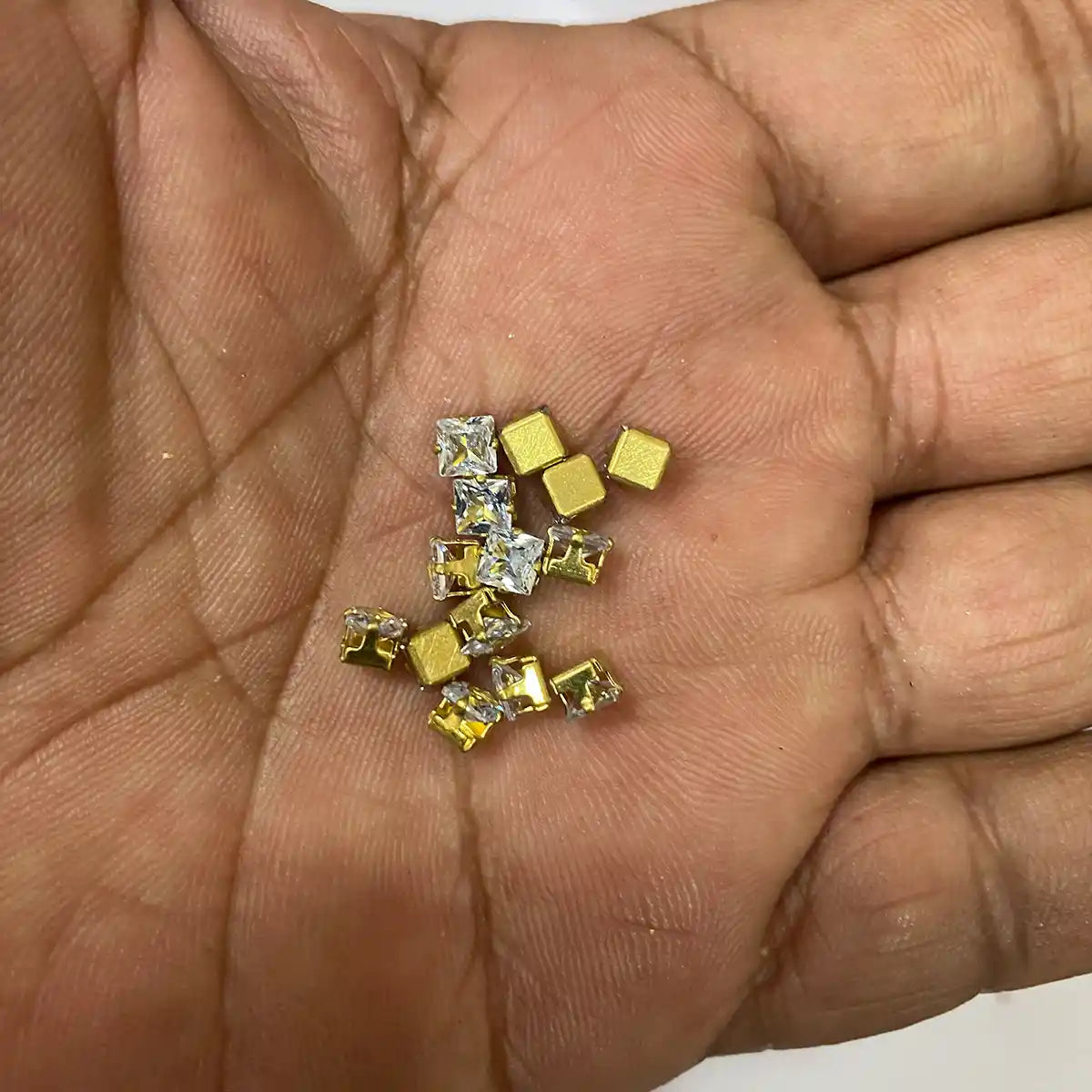 AD Clip Stone - 4mm Square Shape - Pack of 24pcs