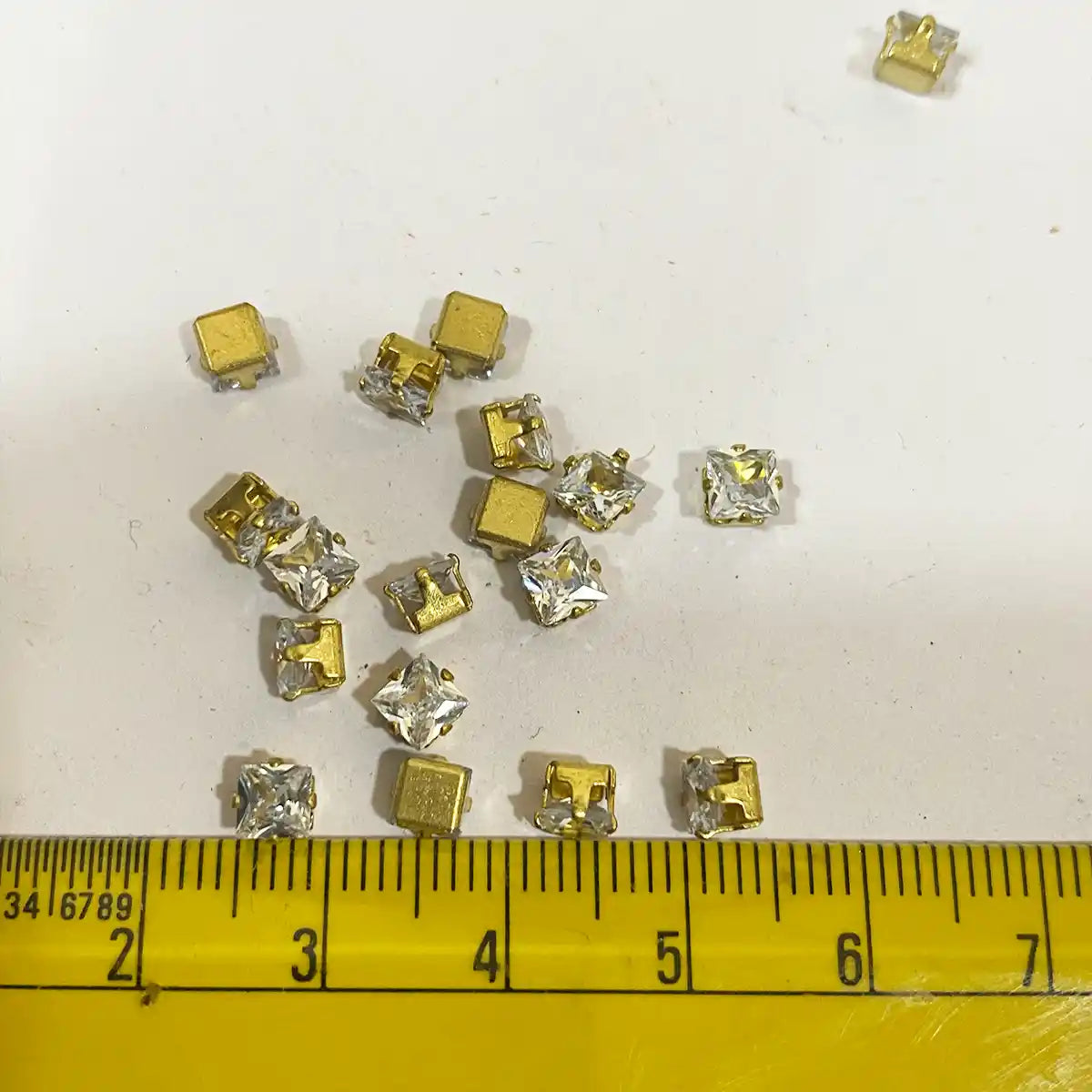 AD Clip Stone - 4mm Square Shape - Pack of 24pcs