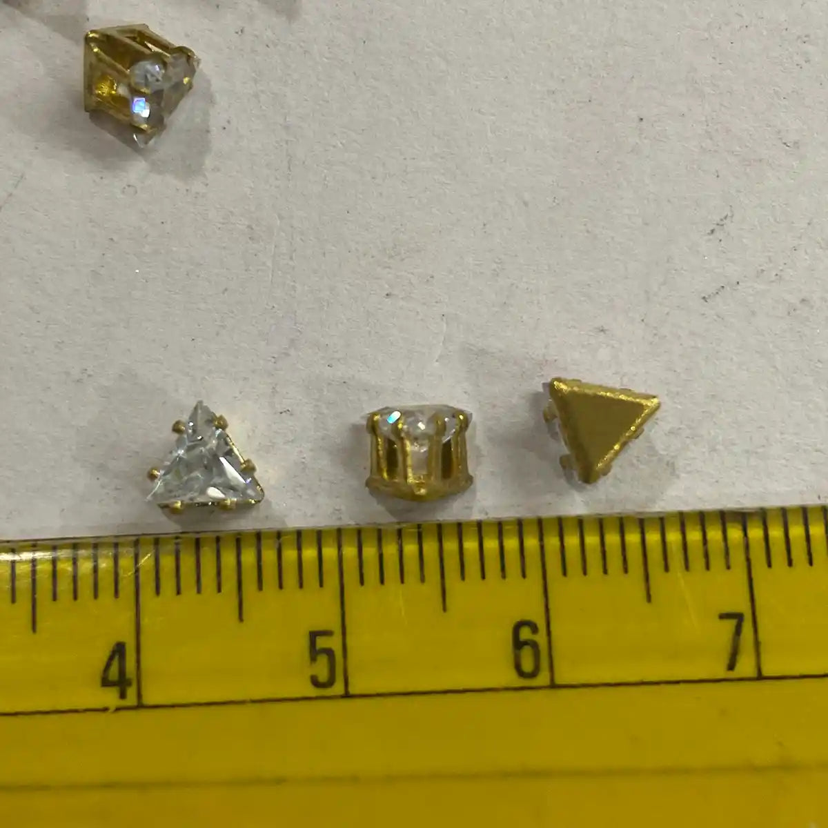 AD Clip Stone - 6mm Triangle Shape - Pack of 12pcs