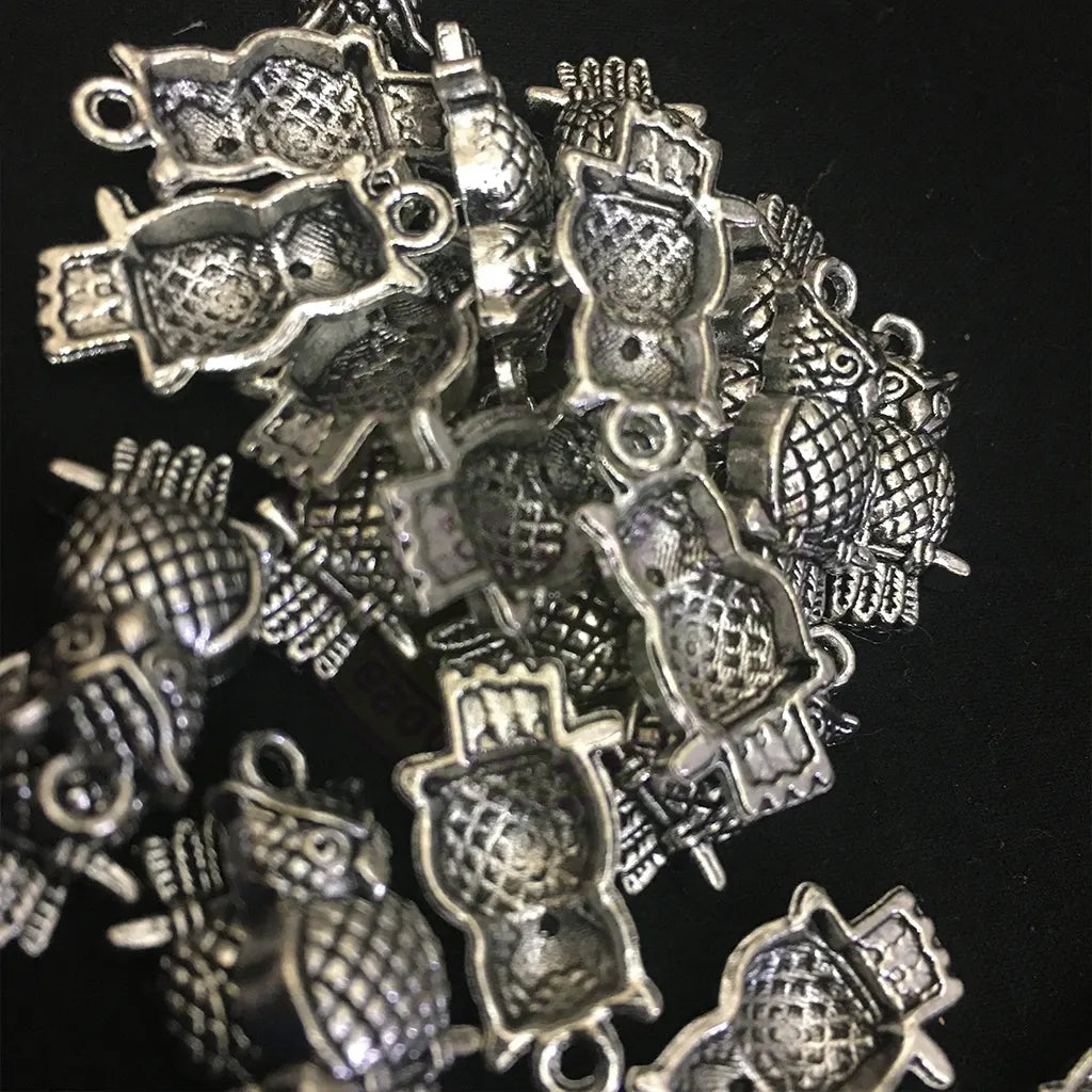 Charms Silver-plated 20x12mm (Owl Pendant) 1pc