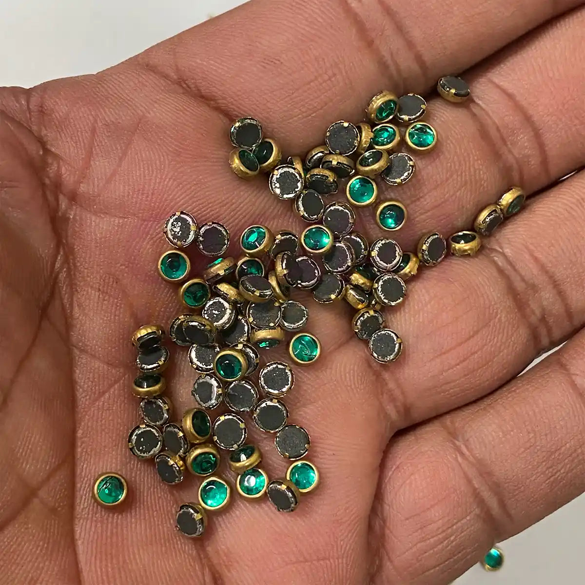 Glass Framed Kundan Stone Round Shape 4mm Color Peacock Green (20grams)