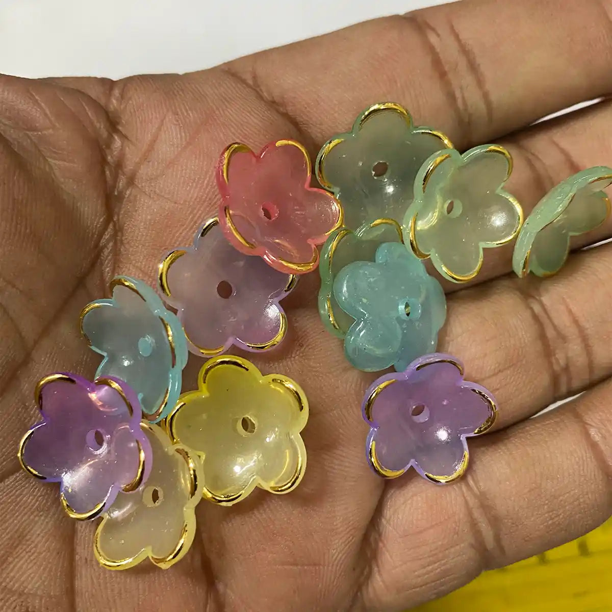 Golden Edge Mixed Color Blossom Flower Acrylic Beads Brooch Material Accessories (10 Grams)
