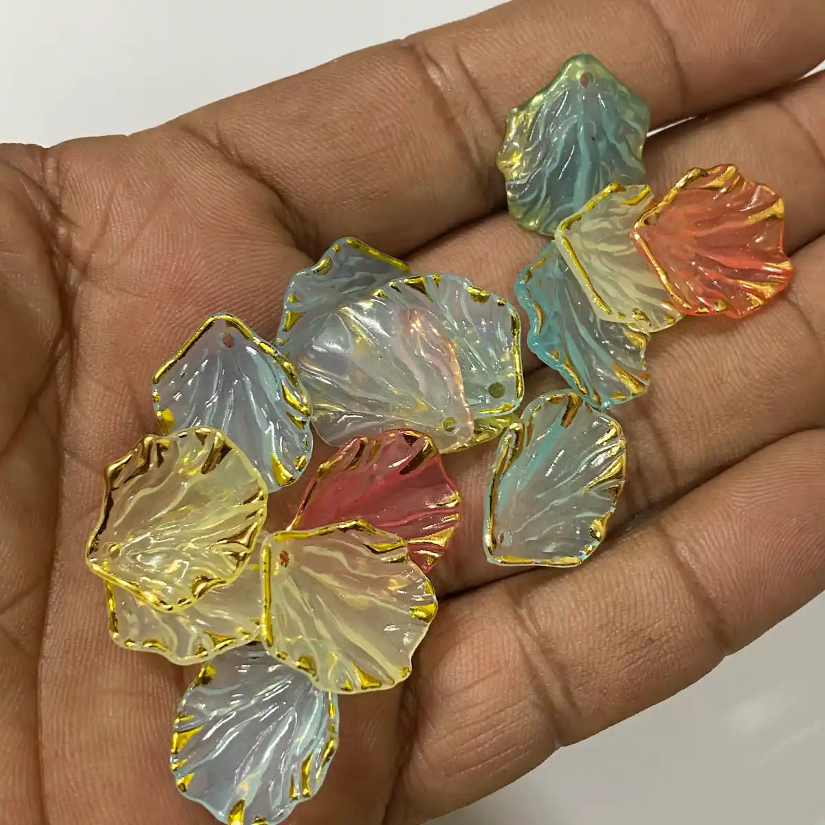 Golden Edge Mixed Color Petal or Shell Beads Brooch Material Accessories (10 Grams)