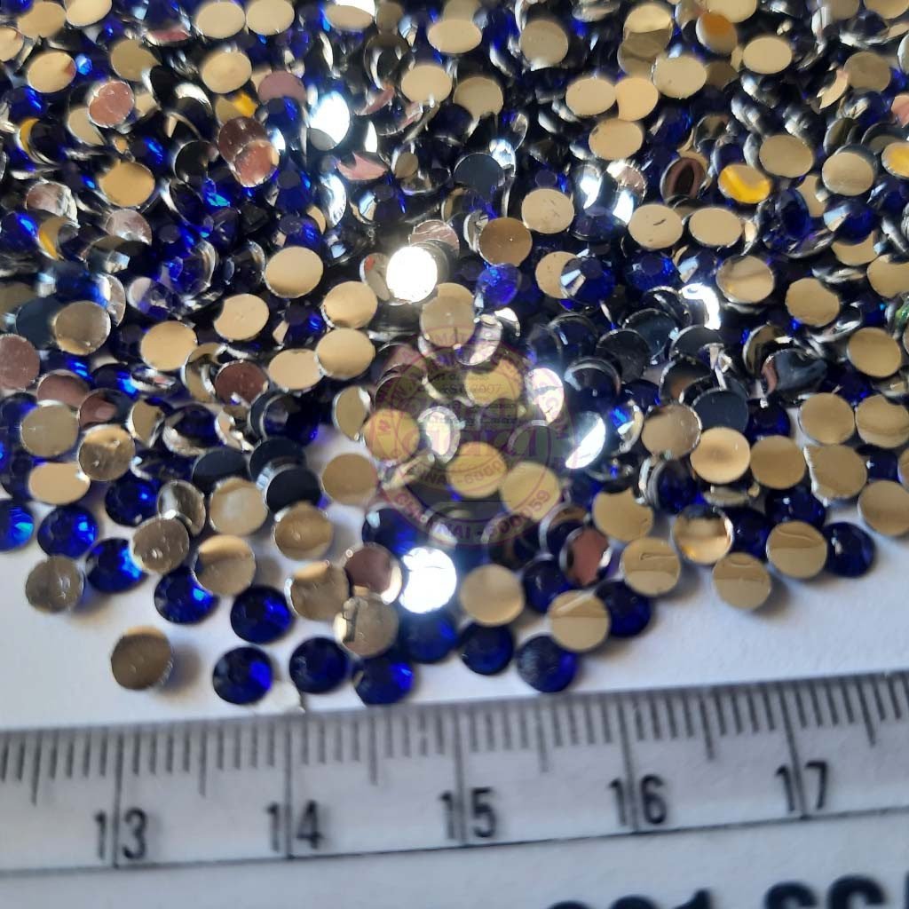 Kundan Stones Round Shape (4mm) crystal cut edges 10grams