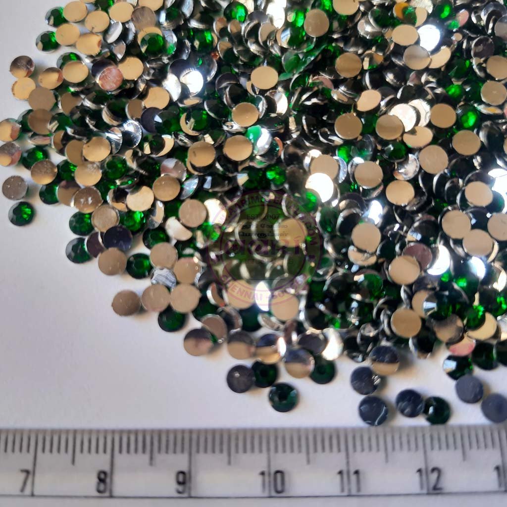 Kundan Stones Round Shape (4mm) crystal cut edges 10grams