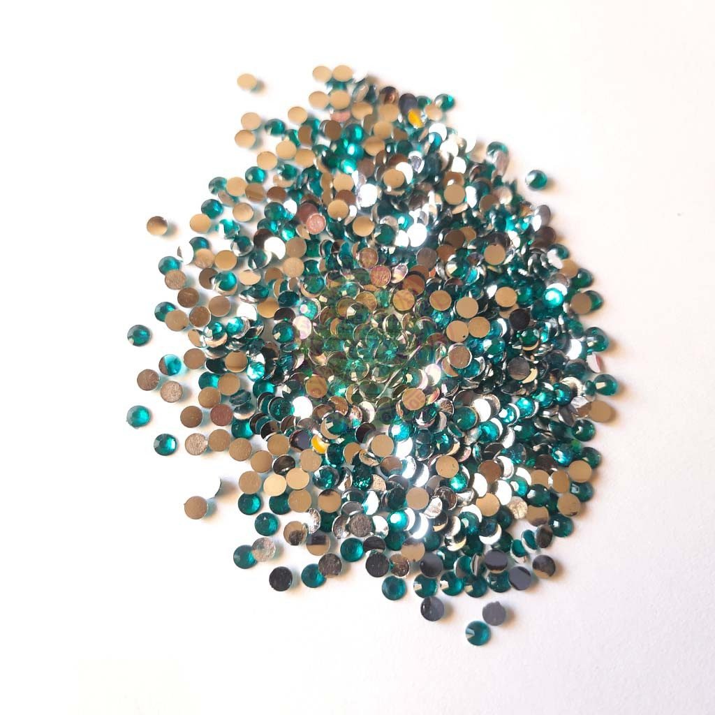 Kundan Stones Round Shape (4mm) crystal cut edges 10grams