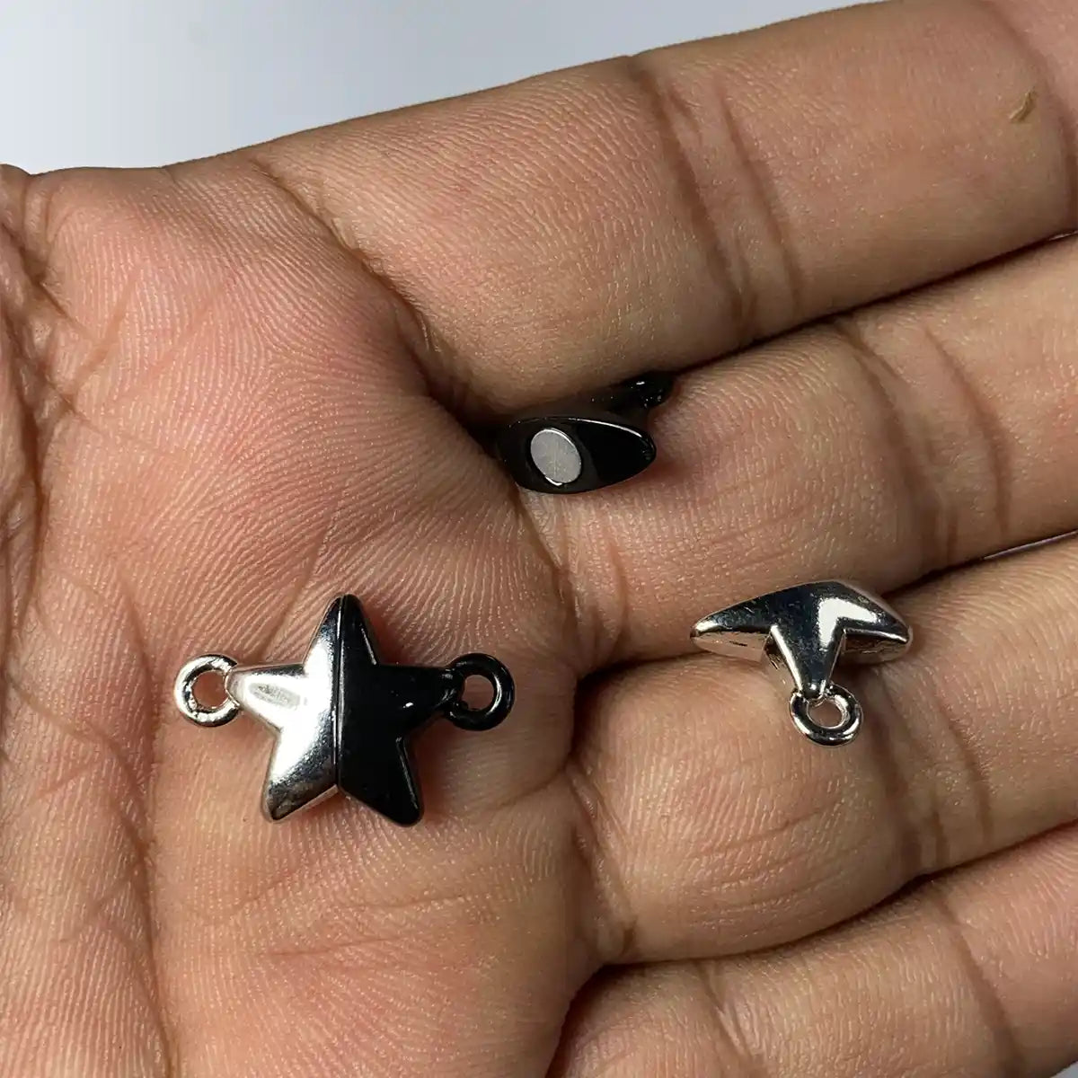 Magnet Charms Star Shape Black and Silver for Keychains Bracelets (Pack of 1 Piece)