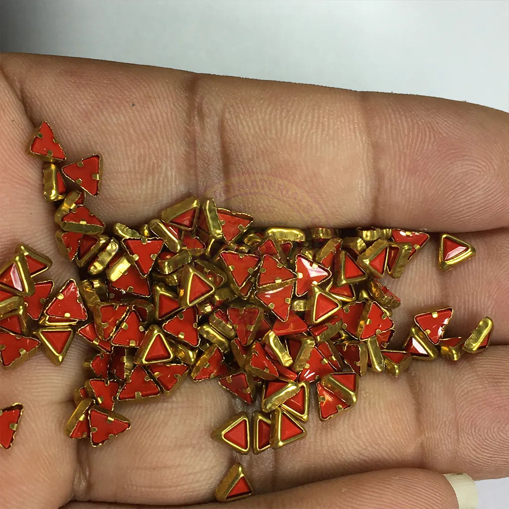 Matt Kundan (Framed) Stones Triangle Shape 4MM (Red) 10grams
