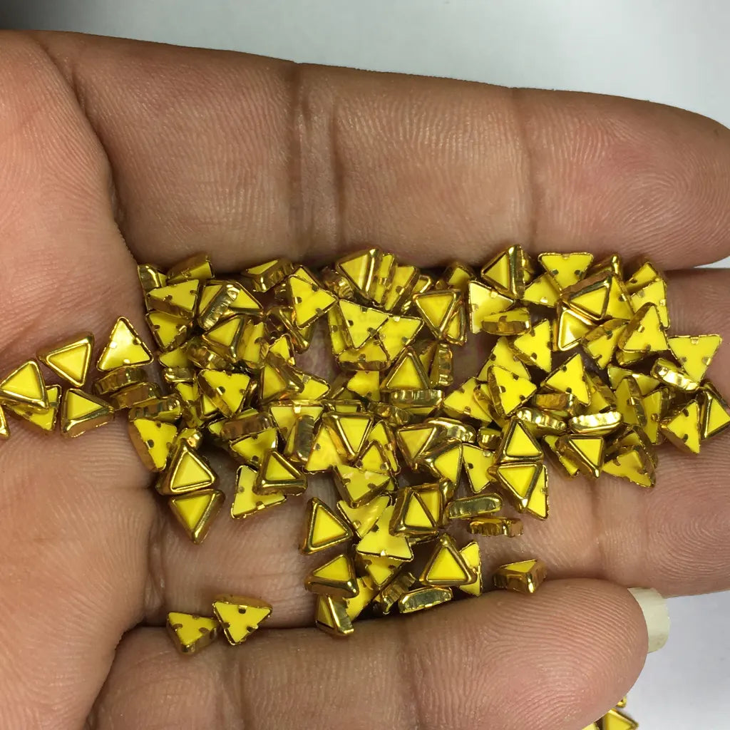 Matt Kundan (Framed) Stones Triangle Shape 4MM (Yellow) 10grams