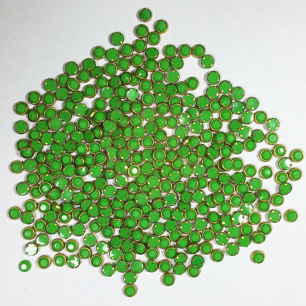 Matt Kundan(Framed) Stones Round Shape 4MM (Parrot Green) 10grams