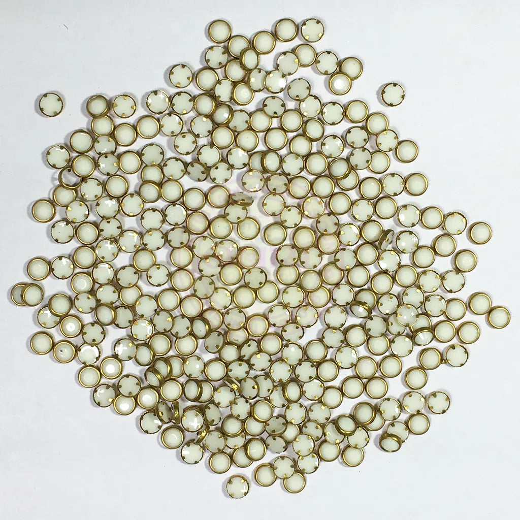 Matt Kundan(Framed) Stones Round Shape 4MM (White) 10grams