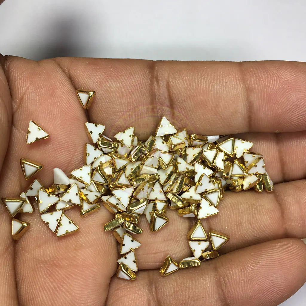 Matt Kundan (Framed) Stones Triangle Shape 4MM (White) 10grams