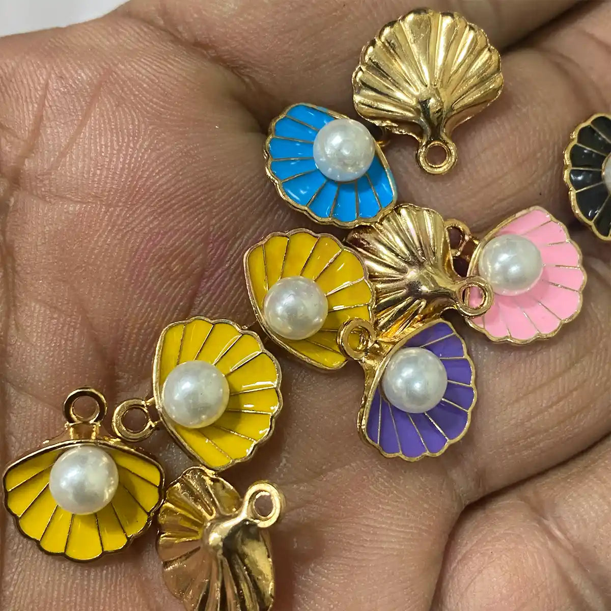 Mixed Color Enamel Shell with Pearl Charms 15mm - Pack of 6 pieces