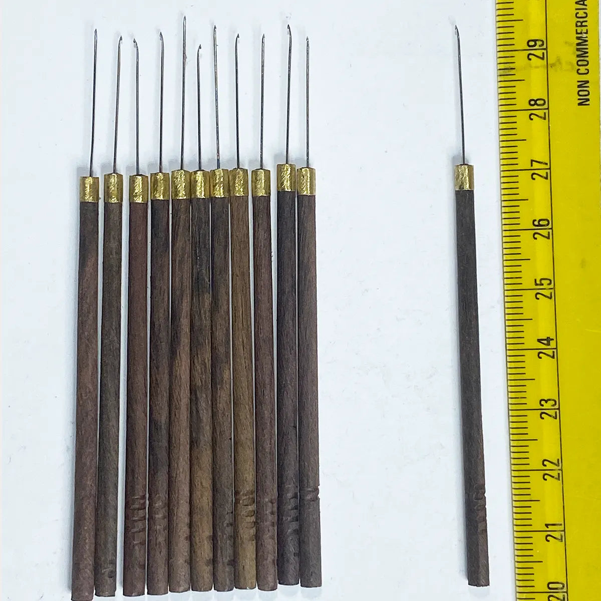 Short Tip Zardosi Needle with Wood Handle Pack of 1pc